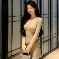 批发已出货  小众法式复古修身显瘦V领针织长袖短款配腰带百褶连衣裙