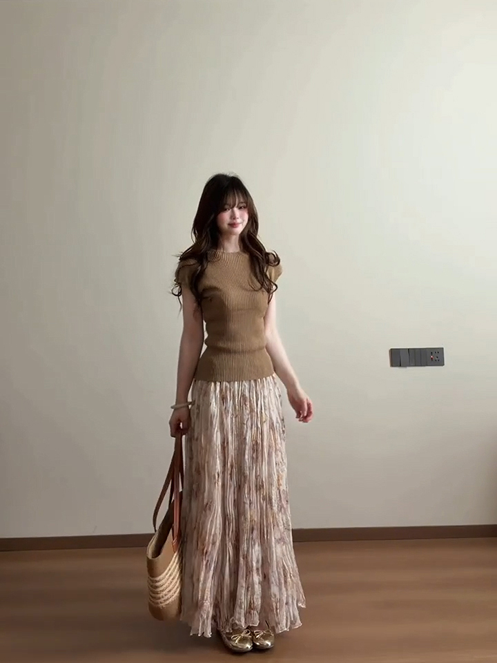 봄 새로운 프랑스식 디자인 센스 몸매 가꾸기 라운드 넥 반팔 스웨터 맨위 품격 하이웨이스트 주름 반신 스커트