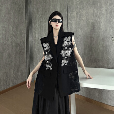 批发实拍轻奢法式高级感蕾丝拼接西装马甲夏薄款钉珠无袖西服外套