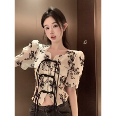 批发实拍实价中国风盘扣短袖上衣<b class='q'>女</b>夏季<b class='q'>新款</b>方领植绒设计感短款小衫潮