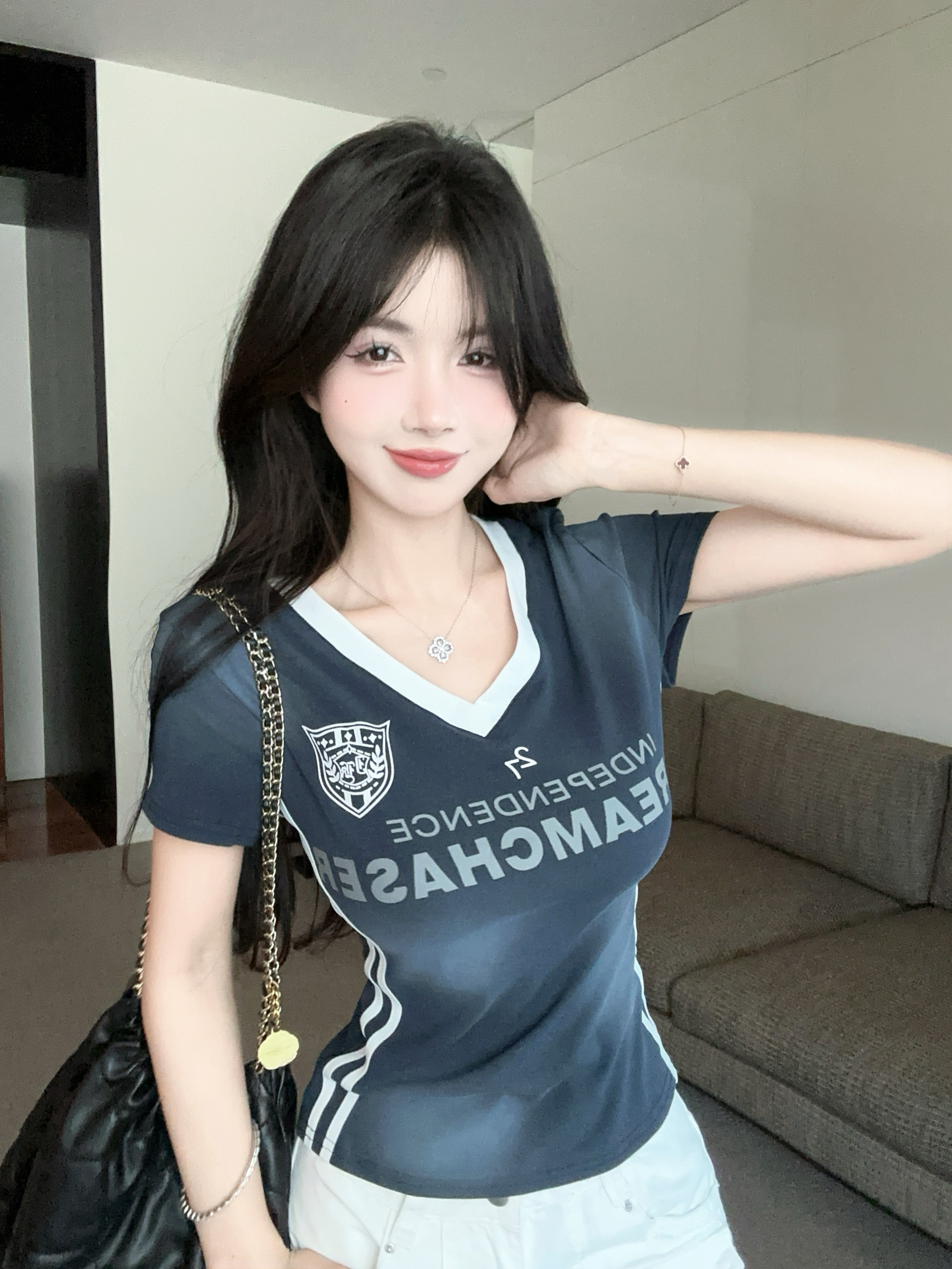 실사 정가 홀치기 염색 혼합 색상 배색 반팔 티셔츠 여성 저지 핫걸 몸매 가꾸기 아메리칸 여름 V넥 긍정적 인 어깨 의류