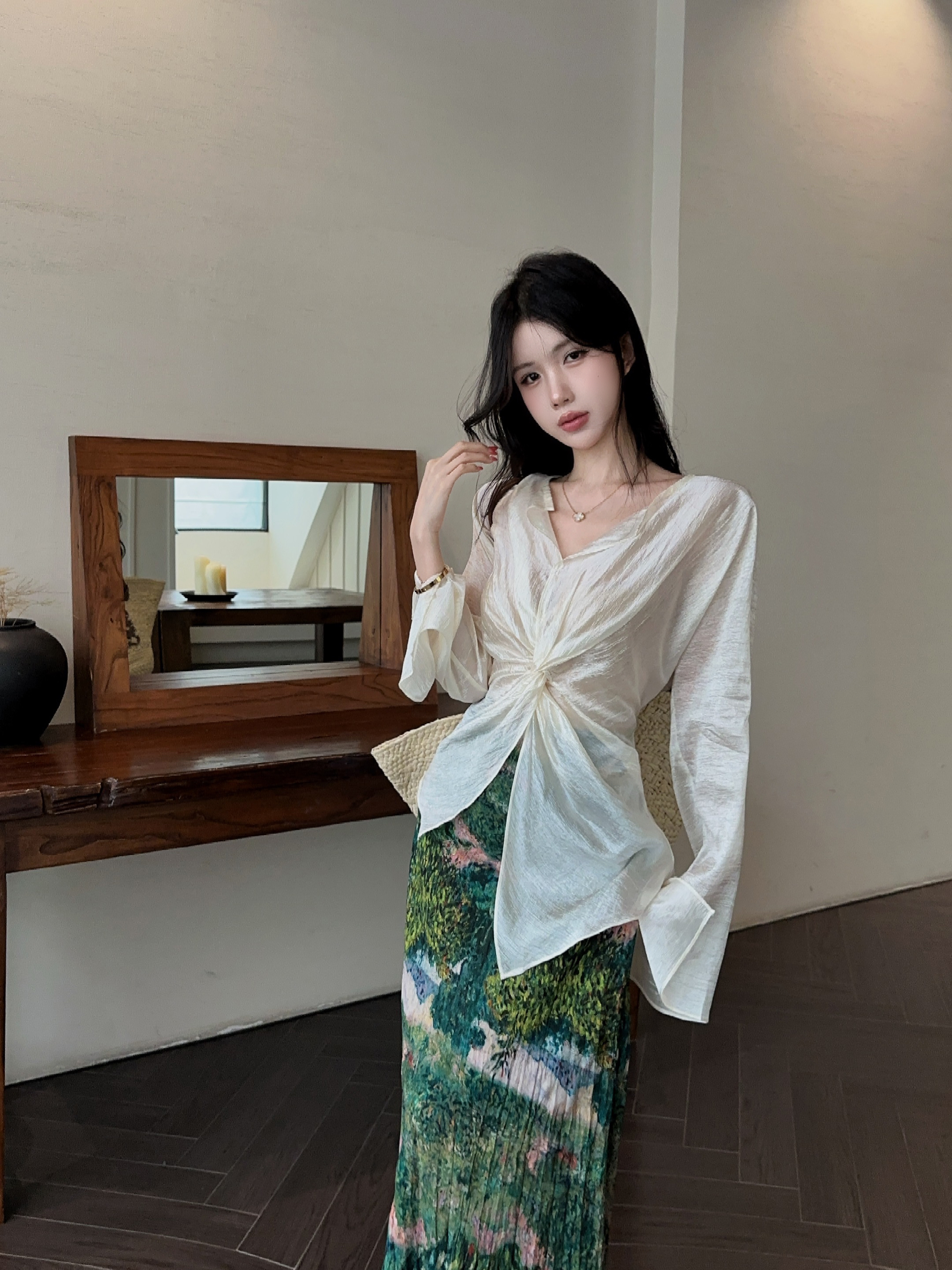 실사 정가 여름 한국 스타일 비틀림 V 넥 셔츠 자외선 차단 맨위 여성 경기 유화 전원 바람 반신 치마 세트