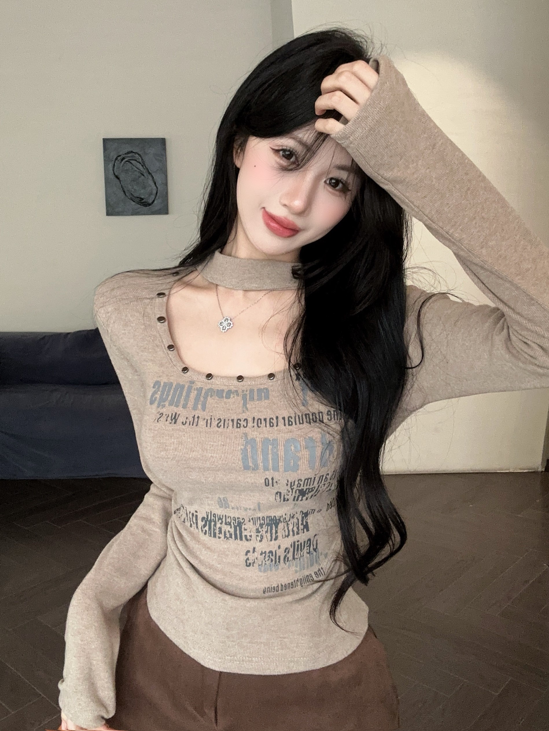 실사 정가 2026 봄 새로운 핫걸 광장 칼라 알파벳 프린트 징 티셔츠 슬림해 보이는 기본 셔츠 맨위