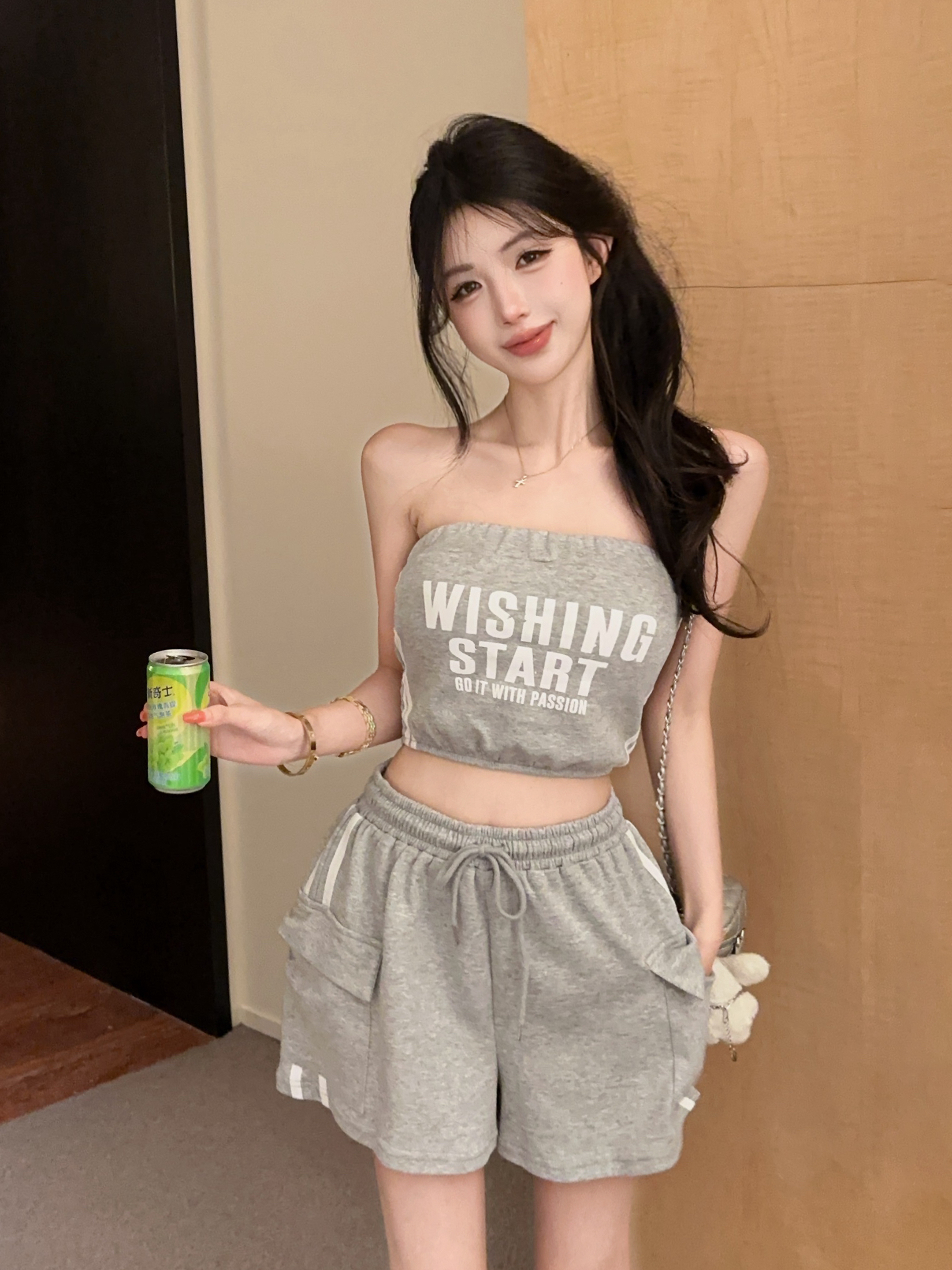 실사 정가 벨트 가슴 패드 운동 바람 보트넥 알파벳 프린트 몸매 가꾸기 튜브탑 조끼 넓은 다리가 짧다. 바지 세트
