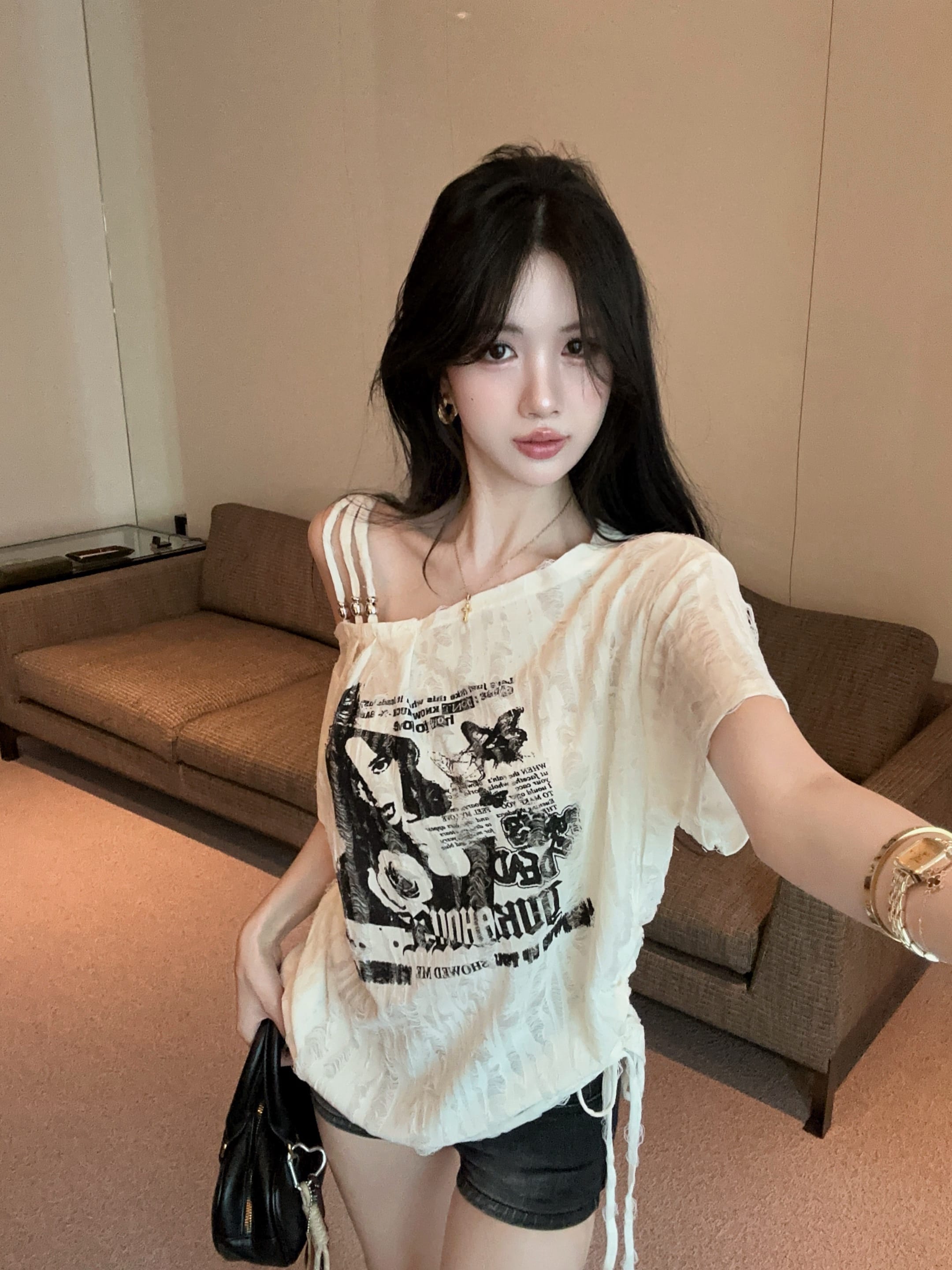 실사 정가 디자인 센스 비스듬한 어깨 슬립 반팔 티셔츠 아름다움 프린트 루즈핏 슬림해 보이는 맨위
