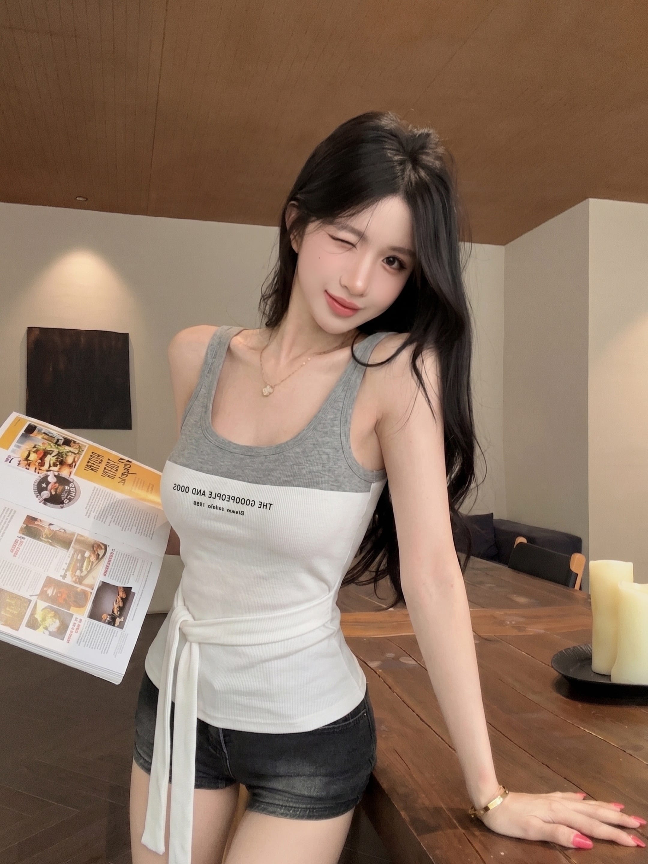 실사 정가 벨트 가슴 패드 배색 레이스업 캐미솔 여름 외출용 알파벳 프린트 슬림해 보이는 다용도 맨위