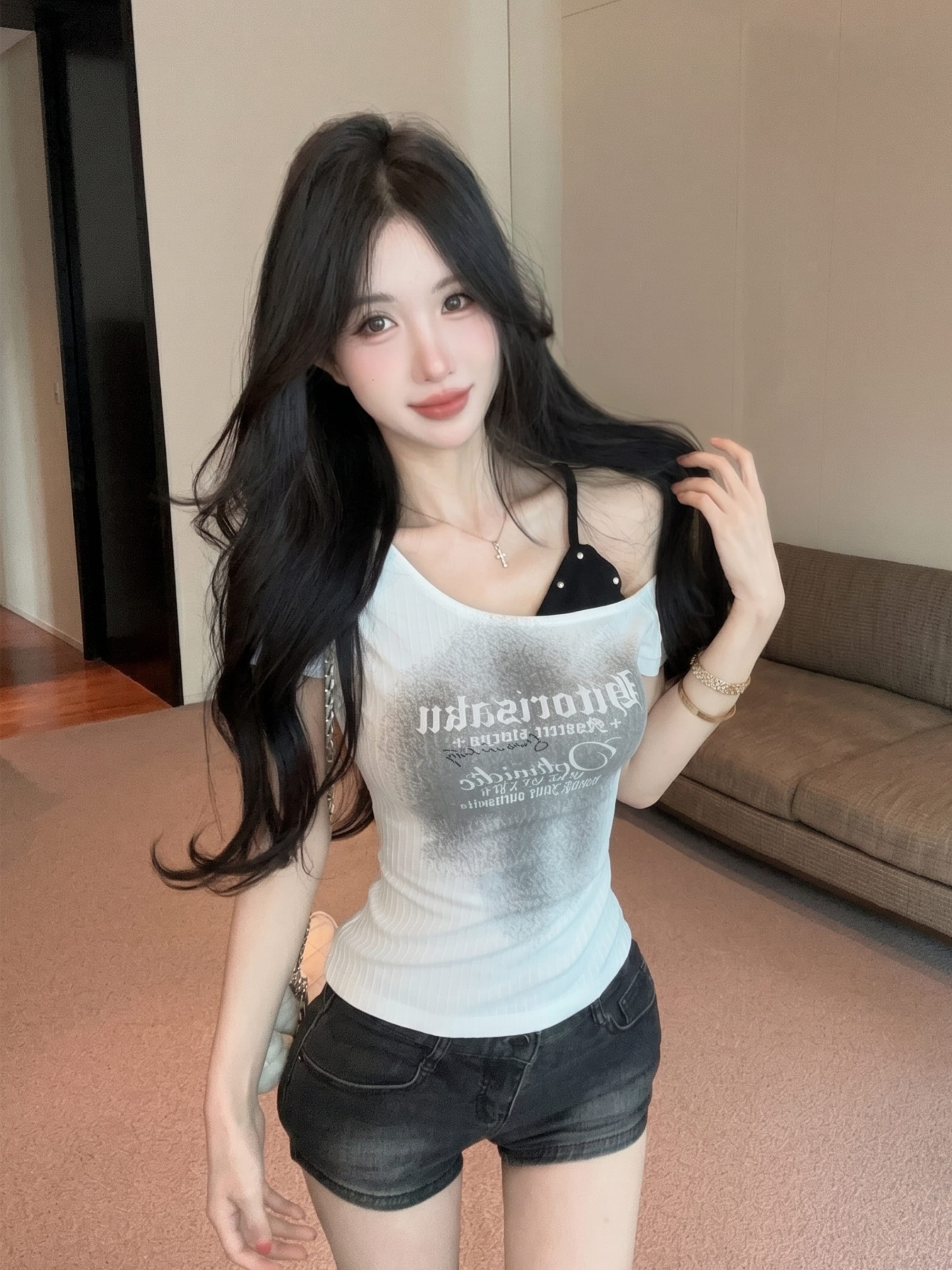 실사 정가 핫걸 다용도 반팔 티셔츠 여성 여름 알파벳 프린트 페이크 레이어드 몸매 가꾸기 슬림해 보이는 기본 셔츠