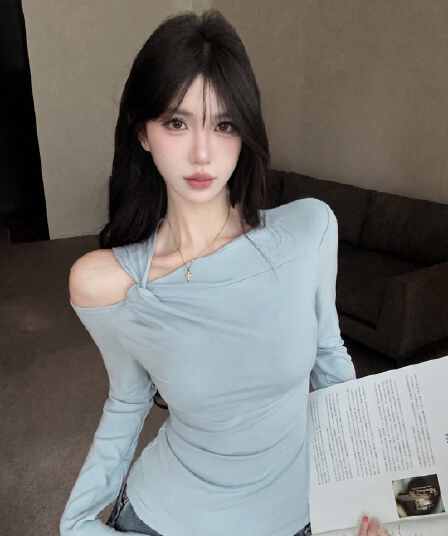 실사 정가 가을 새로운 디자인 센스 작은 대중 비틀림 비스듬한 칼라 오프숄더 티셔츠 맨위 여성 단색 긴팔 작은 셔츠