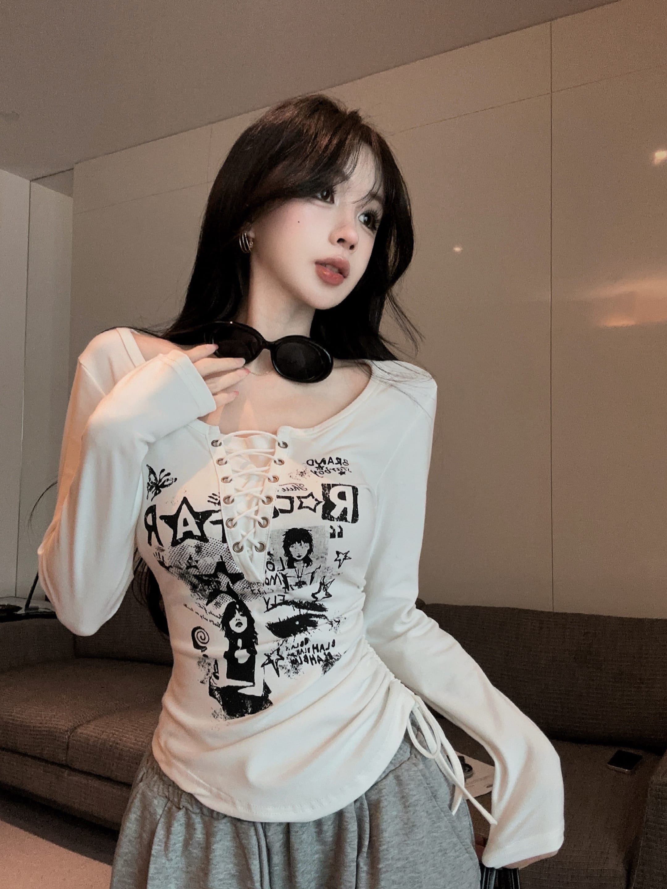 BY32110# 秋季新款设计感下摆抽绳长袖印花T恤女修身显瘦上衣 服裝批發女裝批發服飾貨源