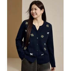 批发春秋新款大码女装V领针织开衫刺绣宽松显瘦甜美气质时尚长袖女