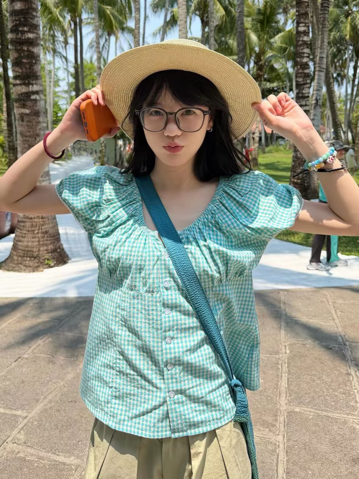 디자인 센스 작은 대중 레트로 체크무늬 반팔 여성 셔츠 한국 스타일 슬림해 보이는 다용도 인사이드 잡아라. 의류 봄 여름