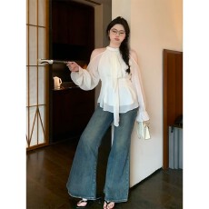批发实价有货法式不规则飘带露肩挂脖衬衫女高腰显瘦微喇牛仔裤套装