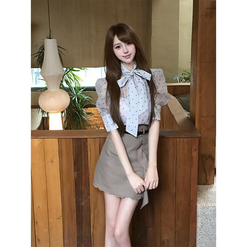 정가 재고 있음 프랑스식 디자인 센스 도트 무늬 나비 매듭 셔츠 맨위 하이웨이스트 슬림해 보이는 한 마디 반신 치마 세트