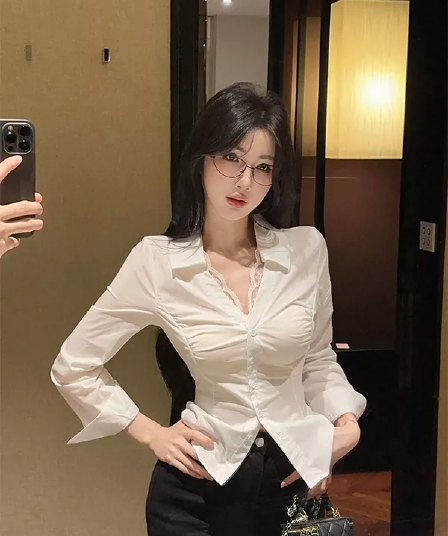 정가 재고 있음 프랑스식 디자인 센스 레이스 조각 여성 셔츠 순수한 욕망 바람 허리 수축 몸매 가꾸기 슬림해 보이는 다용도 맨위