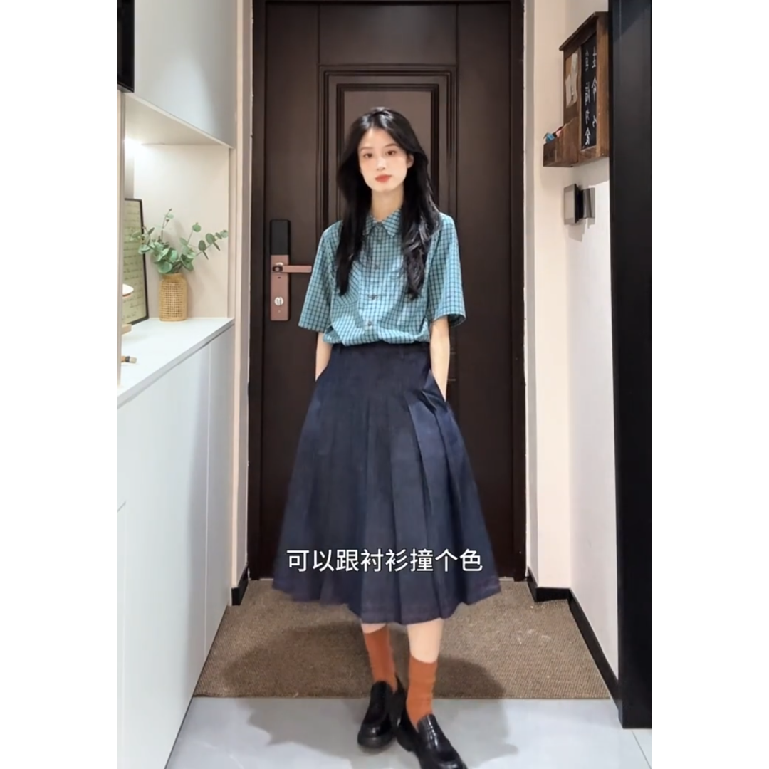 정가 출퇴근 학원 스타일 체크무늬 반팔 폴로 칼라 셔츠 디자인 센스 슬림해 보이는 플리츠 반신 치마 세트