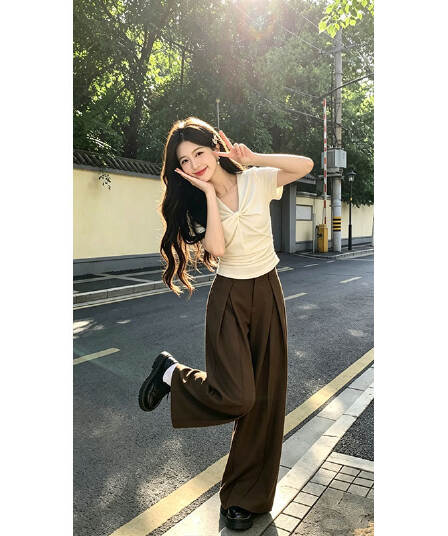 정가 작은 대중 베이지 색 비틀림 허리 수축 티셔츠 여성 2026 여름 순수한 욕망 바람 슬림해 보이는 다용도 반팔 맨위
