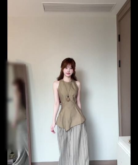 정가 재고 있음 오래된 돈 바람 레트로 민소매 라운드 넥 허리 수축 조끼 여성 2026 여름 새로운 다용도 몸매 가꾸기 맨위
