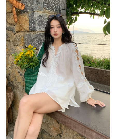 정가 재고 있음 한 부서 부드러운 바람 화이트 홀로우 아웃 레이스 셔츠 맨위 하이웨이스트 슬림해 보이는 캐주얼 반바지 세트