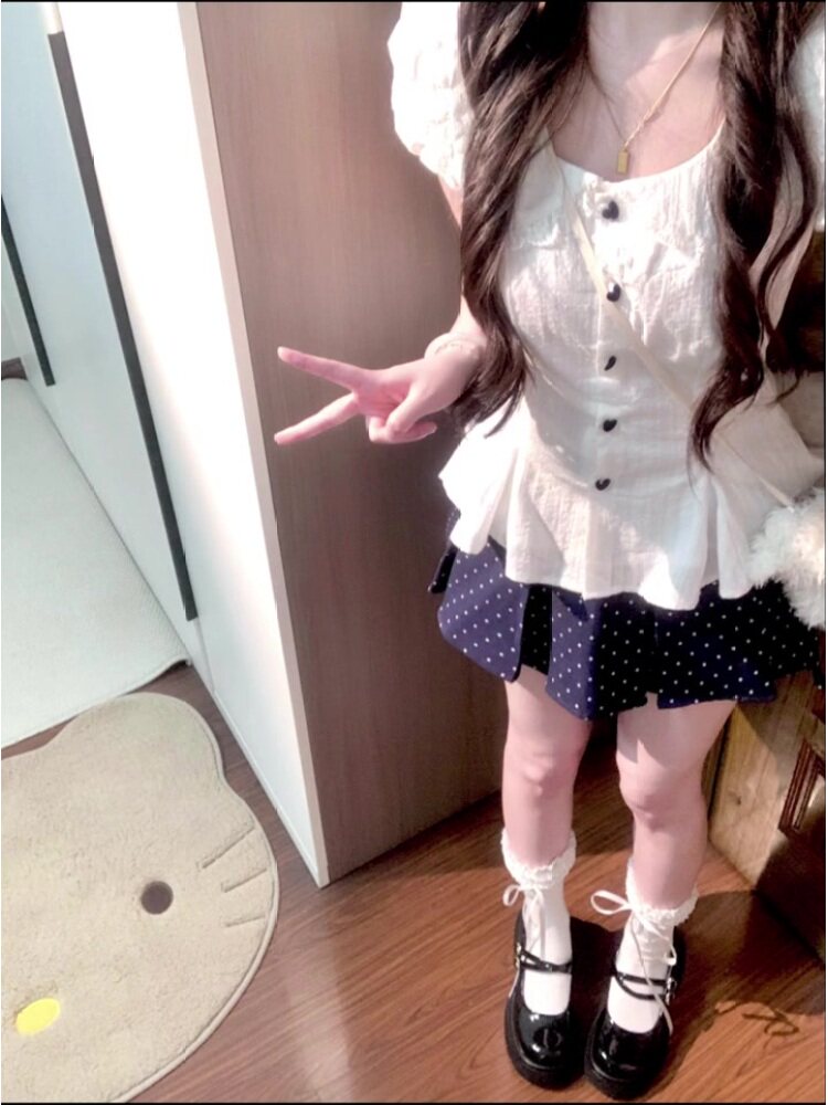 정가 재고 있음 한 부서 화이트 베이비 칼라 반팔 여성 셔츠 여름 디자인 센스 허리 수축 슬림해 보이는 다용도 맨위