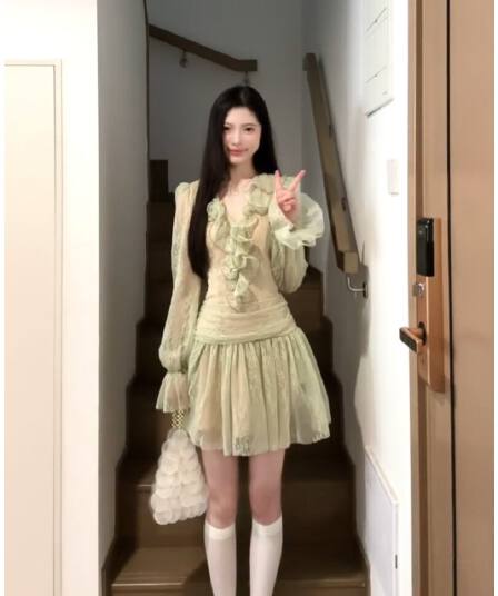 정가 재고 있음 아름다운 바람 슈퍼 잘 생긴 V넥 프릴 여성 드레스 작은 키 연령 감소 허리 수축 짧은 치마