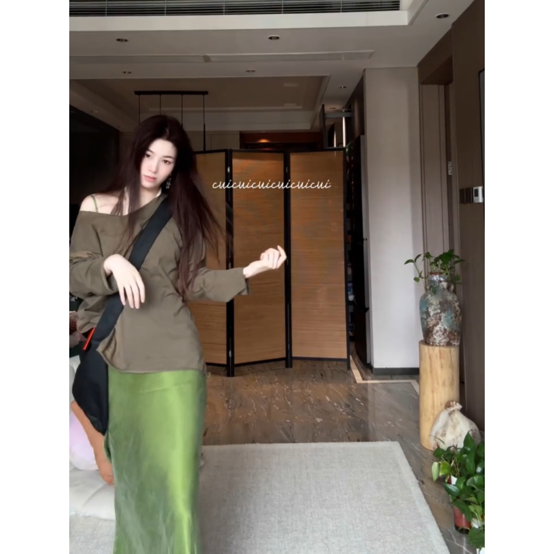정가 재고 있음 느슨함 센스 루즈핏 오프숄더 긴팔 맨위 여성 여름 휴가 바람 슬립 점프 슈트 치마 세트
