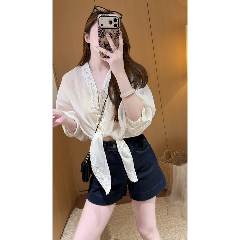 정가 프랑스식 빛 럭셔리 바람 자수 자수 스트랩 여성 셔츠 여름 새로운 하이웨이스트 데님 반바지 세트