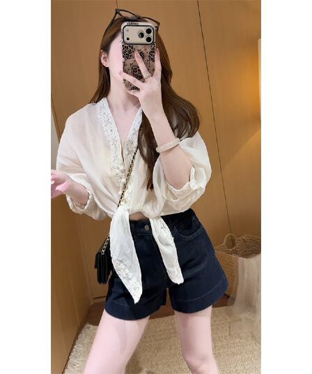 정가 프랑스식 빛 럭셔리 바람 자수 자수 스트랩 여성 셔츠 여름 새로운 하이웨이스트 데님 반바지 세트