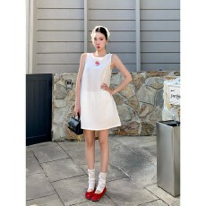 批发实价温柔风白色无袖背心连衣裙女夏季小个子减龄宽松短裙子