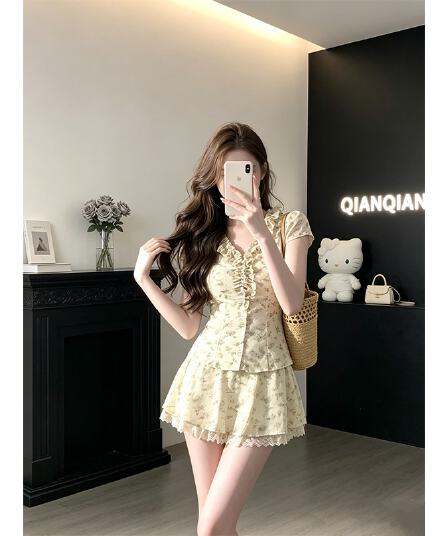 정가 한 부서 V넥 꽃무늬 프릴 맨위 여성 여름 디자인 센스 레이스 조각 반신 치마 세트
