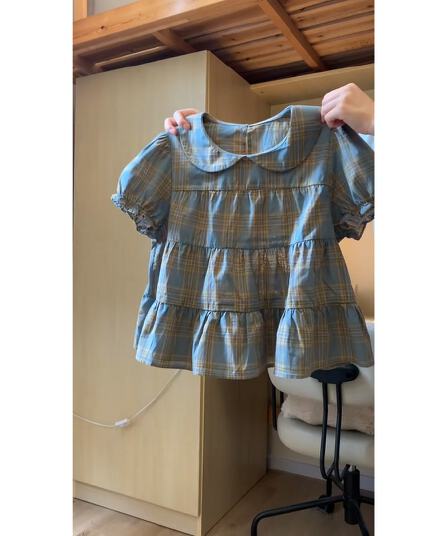 정가 재고 있음 한 부서 연령 감소 바람 베이비 칼라 여성 셔츠 여름 디자인 센스 불규칙 반신 치마 세트
