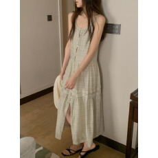 批发温柔肌理感吊带<b class='q'>连衣裙</b>