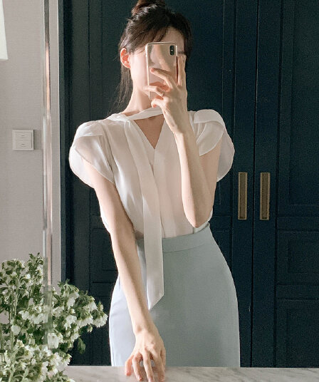 품격 V넥 리본 쉬폰 셔츠 슬림해 보이는 얇고 가벼운 통기성 반팔 맨위