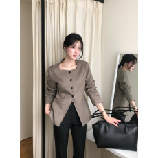 批发已出货 高智感穿搭气质收腰显瘦方领西装外套<b class='q'>女</b>通勤<b class='q'>西服</b>