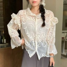 批发<b class='q'>韩版</b>新款法式喇叭袖微透拼接钩花<b class='q'>蕾丝衫</b>衬衣上衣配吊带