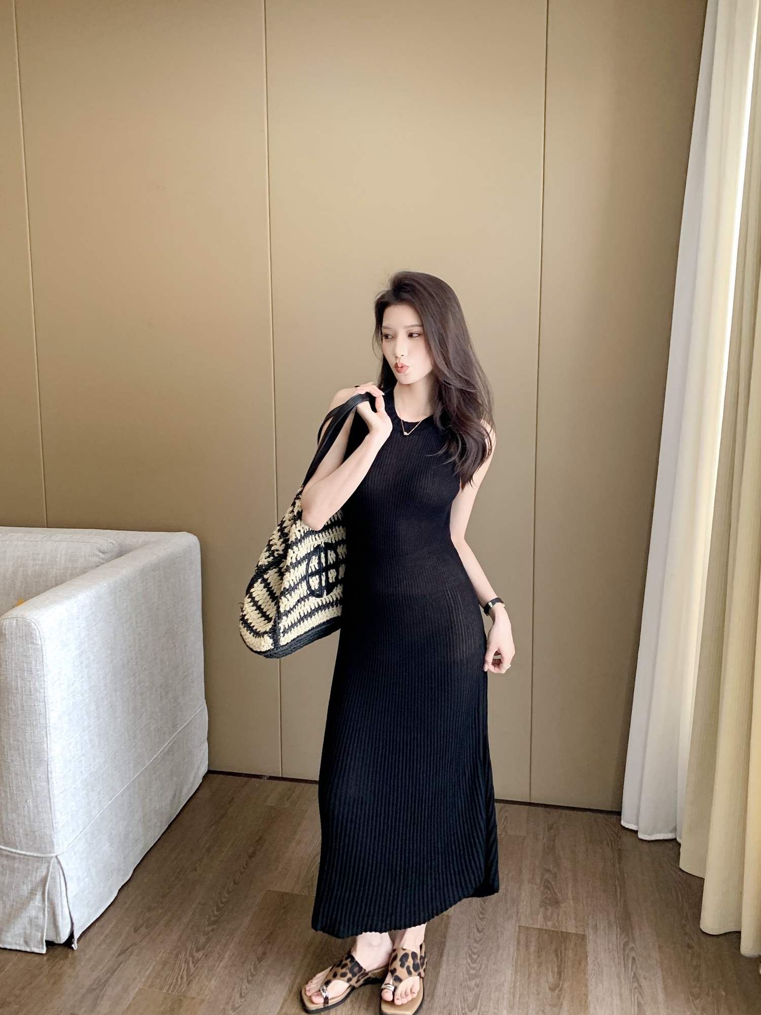 프랑스식 작은 샤넬 스타일 검정색 얼음 실크 니트 원피스 여름 새로운 미니멀리즘 다용도 몸매 가꾸기 드레스 민소매 조끼 스커트