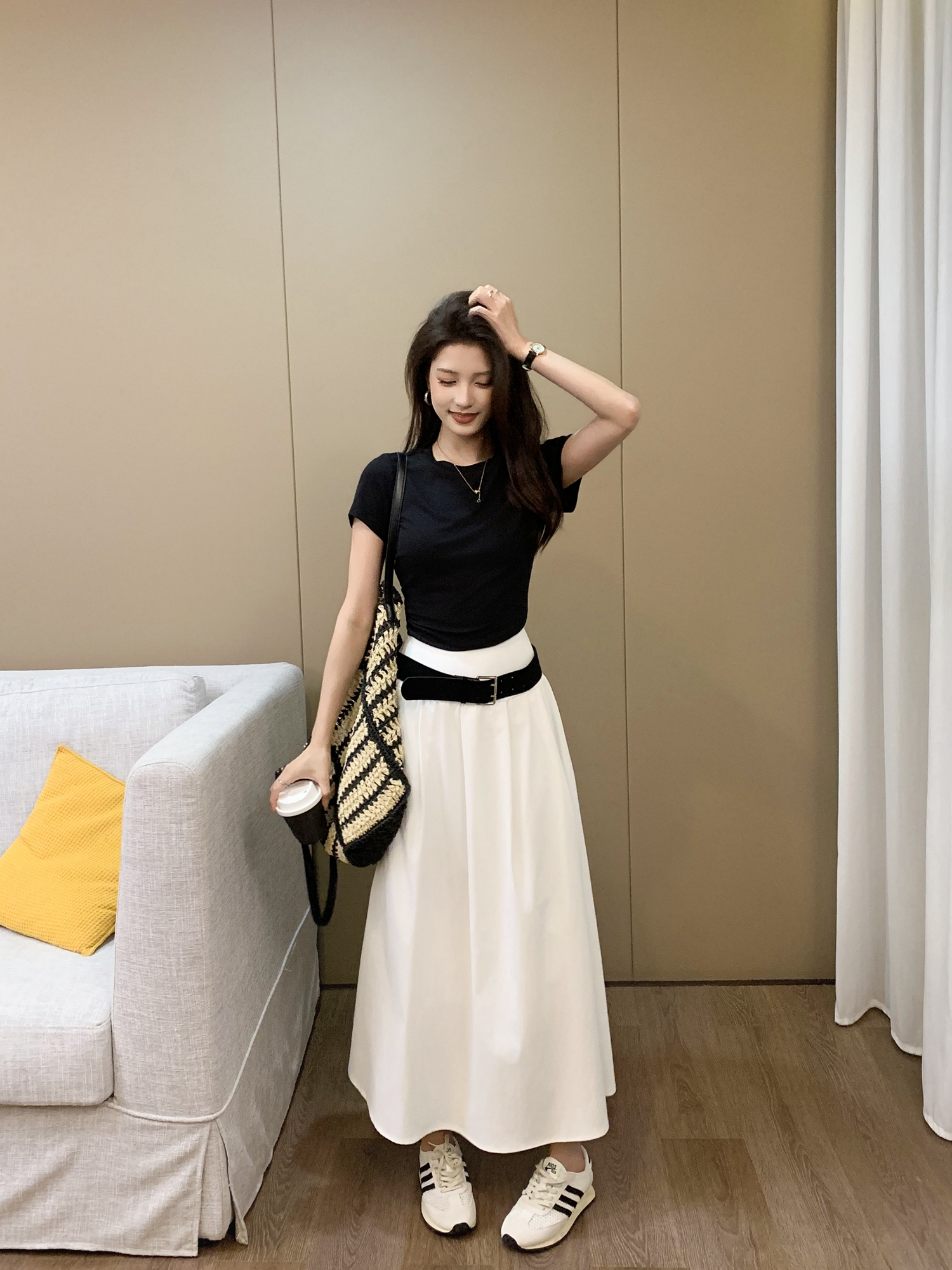 작은 샤넬 스타일 캐주얼 흑인과 백인 배색 니트 세트 드레스 여름 새로운 품격 반팔 맨위 반신 스커트 투피스 세트