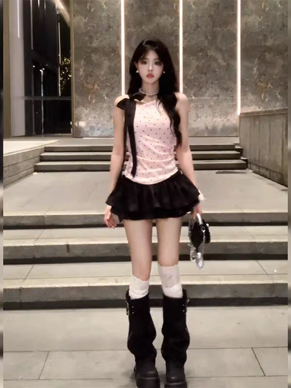 핫걸 순수한 욕망 바람 세트 여성 도트 무늬 스트랩 비스듬한 어깨 조끼 퍼프 미니 스커트 투피스 세트 2026 여름 디자인 센스