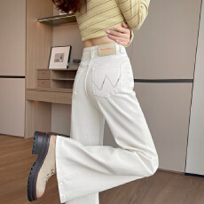 批发实拍<b class='q'>白色</b>微喇叭<b class='q'>牛仔裤</b>女2026春新款高腰显瘦百搭高级感拖地微喇裤