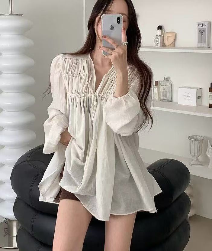 재고 있음 동대문 새로운 작은 대중 다용도 루즈핏 레이스업 V넥 주름 단색 거품 소매 셔츠