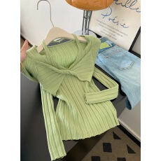 批发假两件绿色露肩长袖<b class='q'>针织衫</b>毛衣女新款可外穿内搭设计感上衣