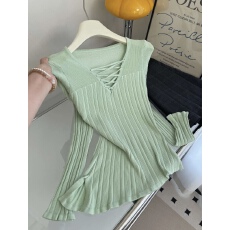 批发韩系早春氛围感穿搭奶绿色针织上衣女春季新款内搭<b class='q'>打底衫</b>设计感