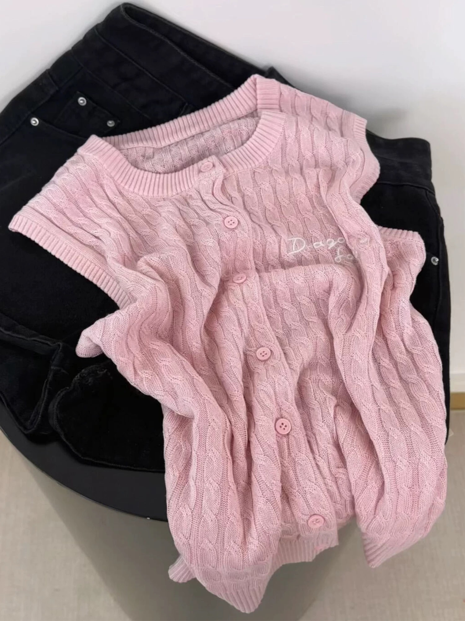 좋은 부드러운 아 크리 딘 벚꽃 핑크색 알파벳 자수 꽈배기 라운드 넥 민소매 니트 베스트 조끼