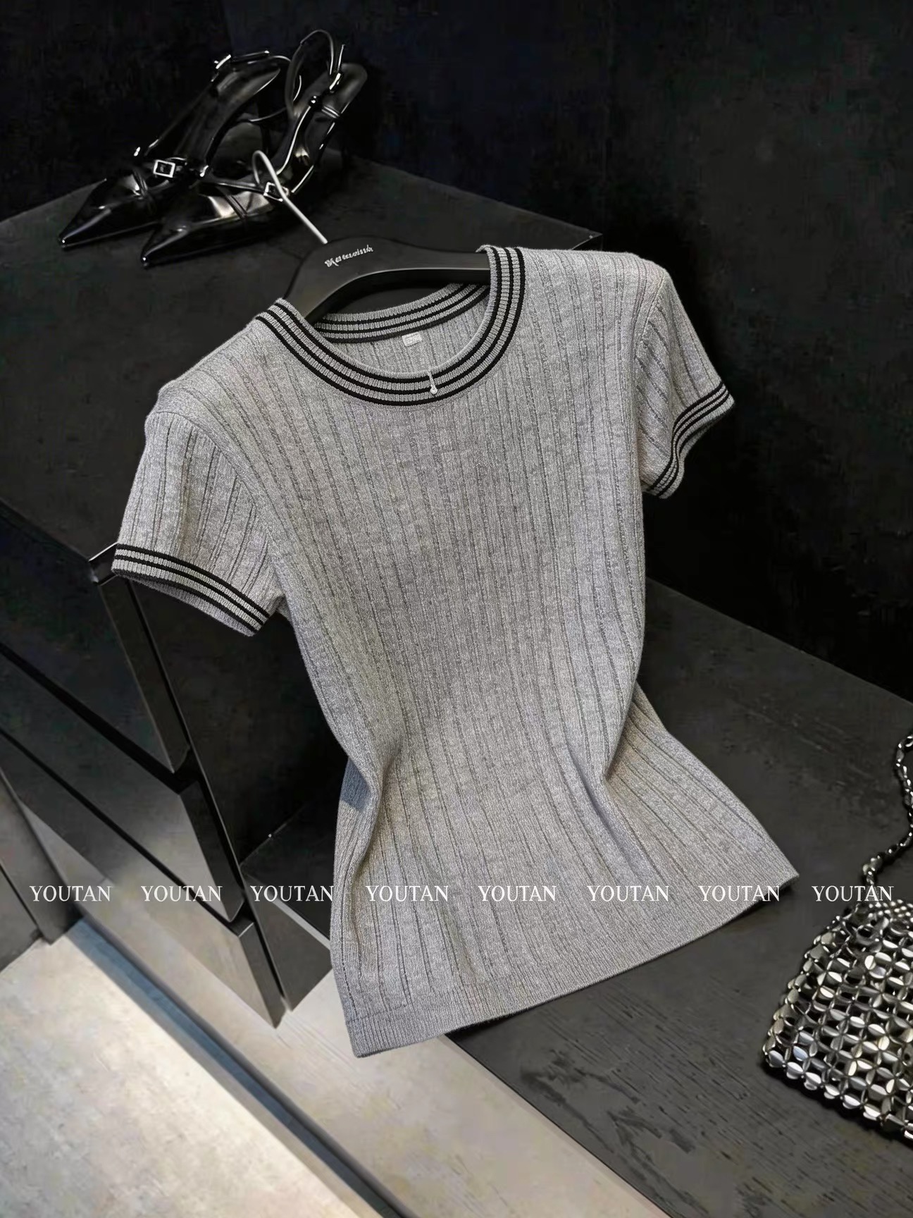 한 부서 착용 가져 가라. 배색 스트라이프 라운드 넥 반팔 니트 스웨터 여성 여름 새로운 몸매 가꾸기 슬림해 보이는 다용도 맨위