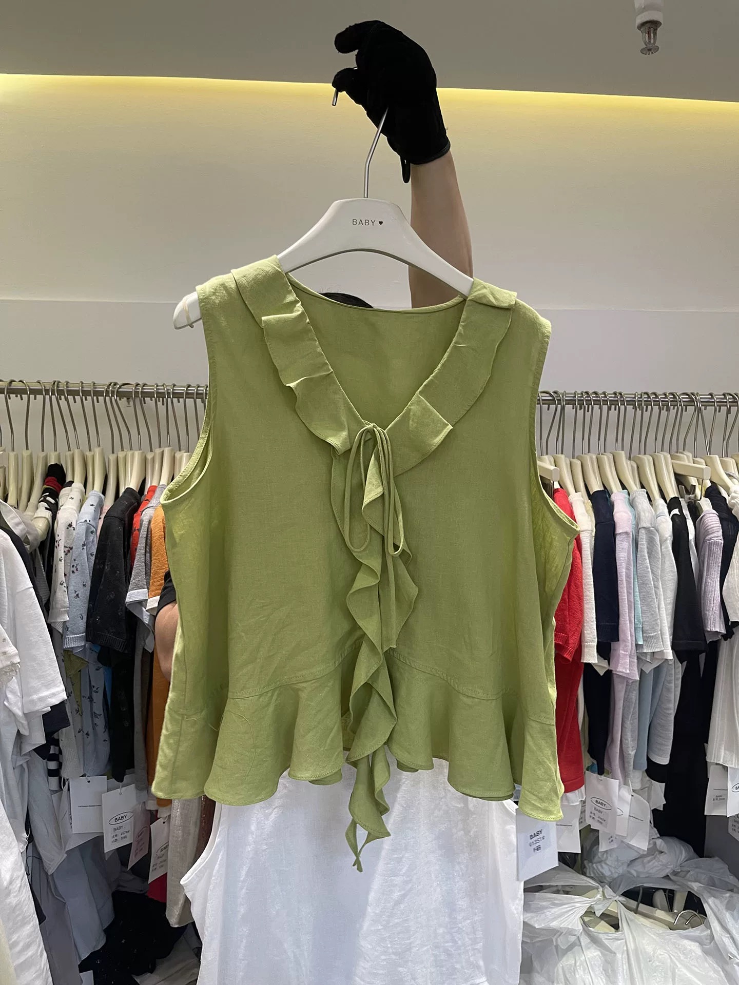 한 부서 디자인 센스 프릴 V넥 스트랩 민소매 작은 셔츠 여성 여름 새로운 조끼 맨위