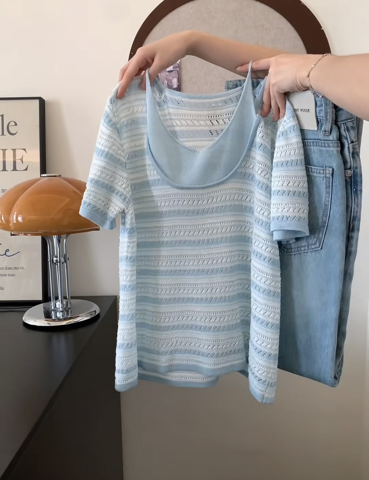 좋은 부드러운 그래. 신선함 블루 스트라이프 배색 페이크 레이어드 스택 착용 조끼 니트 반팔 맨위