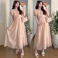 批发实拍现现 孕妇连衣裙2026夏季新款重工刺绣V领可调节泡泡袖孕妇裙