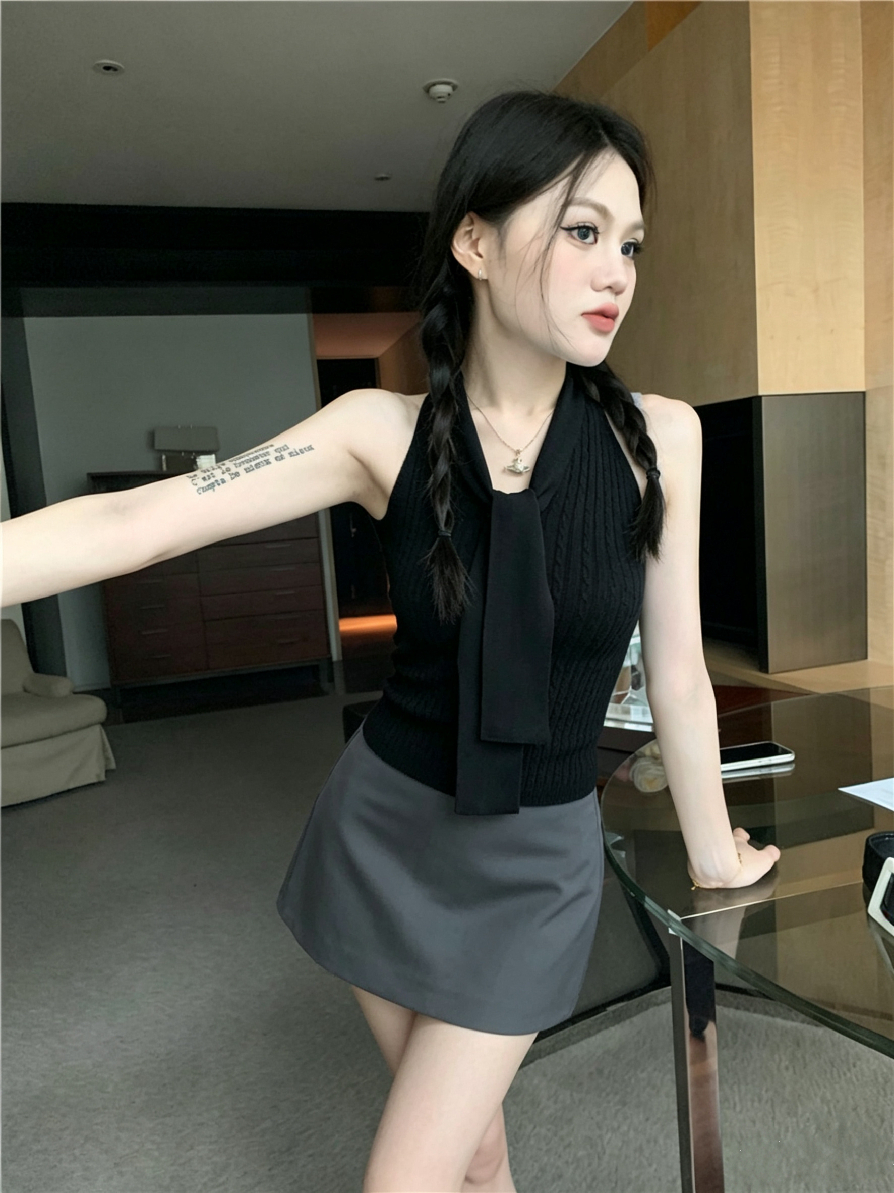 신제품 한 부서 단색 꽈배기 레이스업 조끼 니트 스웨터 여성 여름 민소매 몸매 가꾸기 슬림해 보이는 캐주얼 맨위