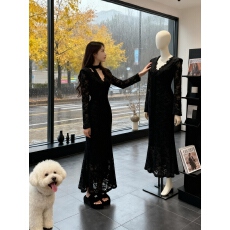 批发法式复古<b class='q'>蕾丝</b>V领长袖<b class='q'>连衣裙</b>女2025秋冬新款收腰修身显瘦气质长裙