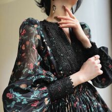 批发法式复古印花连衣裙V领蕾丝收腰显瘦茶歇裙小个子收腰显瘦小黑裙