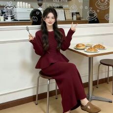 批发韩系小香风<b class='q'>时尚</b>套装女2025年冬季新款收腰荷叶边上衣半身裙两件套